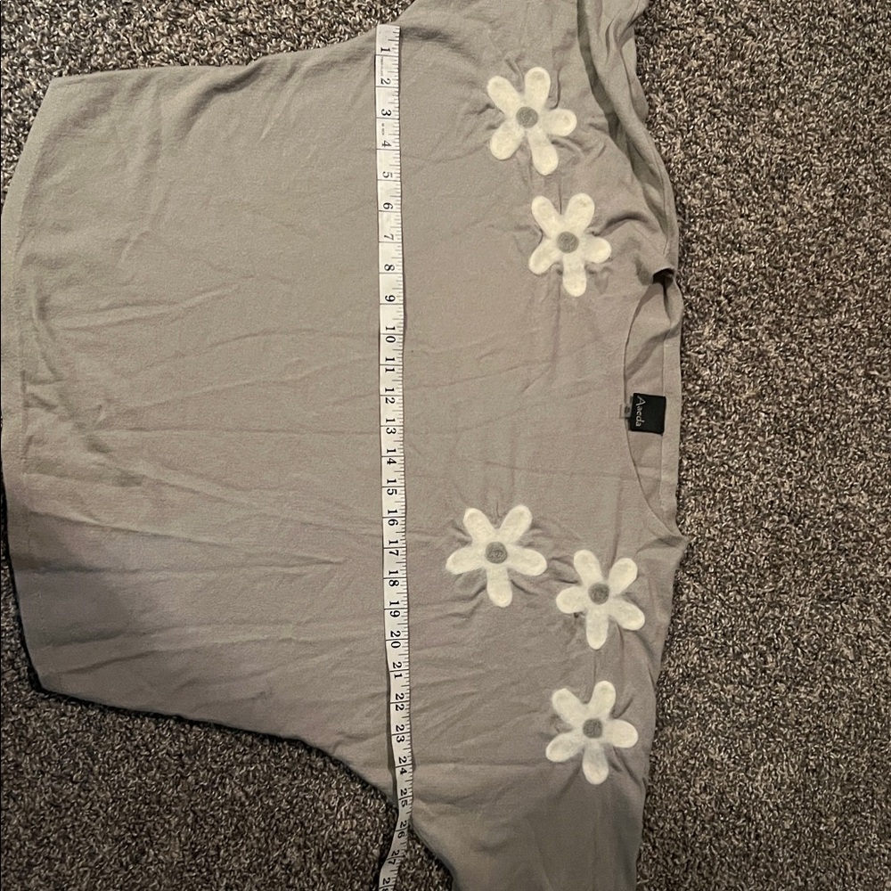 Aaeda Floral Green and Cream Women's Crewneck Sweater - Picture 8 of 8